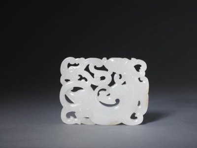 图片[1]-White jade carved antique Kui Long pendant-China Archive